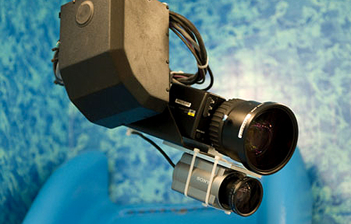 Życie pod ciągłą obserwacją kamer wiąże się z wieloma niebezpieczeństwami | Foto: CBS
