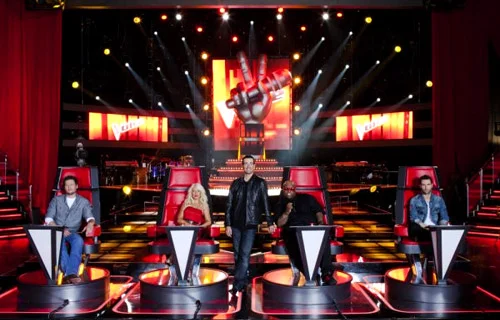 Prowadzący i jury amerykańskiej edycji The Voice | fot. NBC