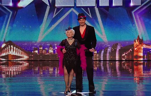 80-letnia staruszka w brytyjskim Mam Talent! | fot. YouTube