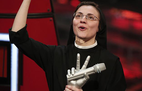 Siostra Cristina Scuccia wygrała The Voice of Italy | fot. AFP