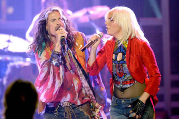 Jax w finale "American Idol" w duecie ze Stevenem Tylerem z Aerosmith | fot. Getty Images
