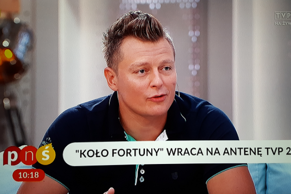 Rafał Brzozowski, prowadzący "Koło Fortuny" | fot. TVP1